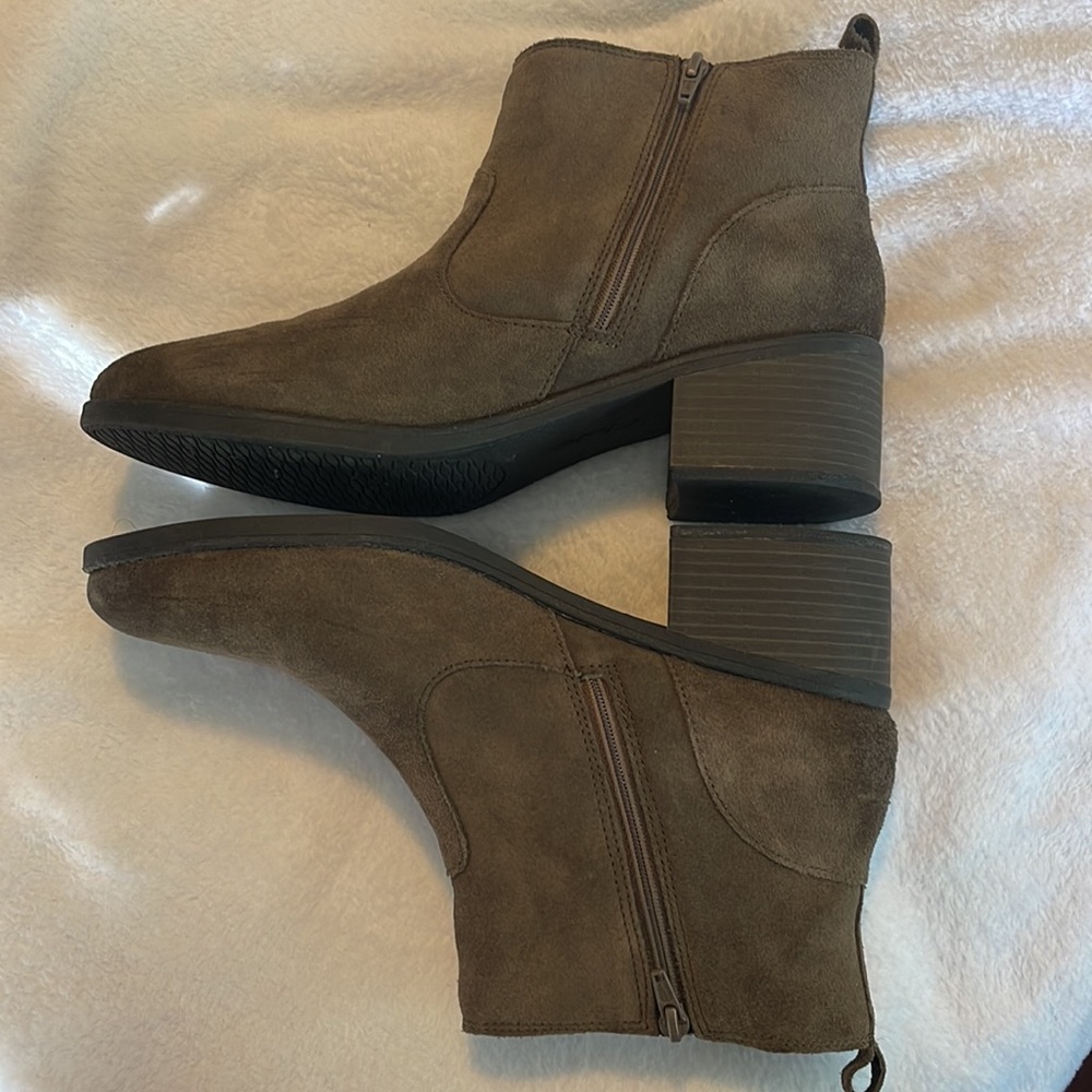 Clarks Elephant Color Comfort Collection Cushion Soft Side Zip Ankle Boots